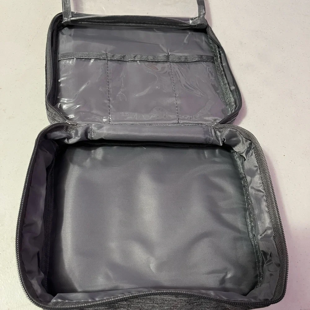 /TRAVEL Makeup Waterproof Storage Bag - New